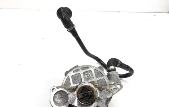 Audi A4 S4 B8 8K Vacuum pump 03L145100