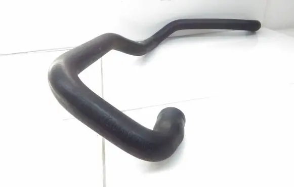 BMW 5 E39 Engine coolant pipe/hose 64218391017D