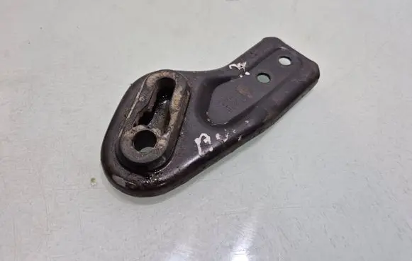 Radiator mount bracket