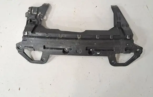 Rear bumper mounting bracket