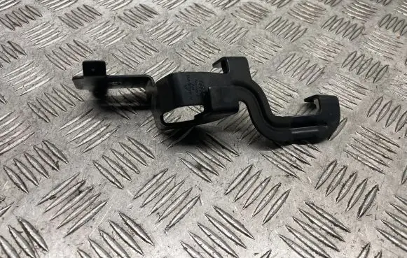 Radiator mount bracket
