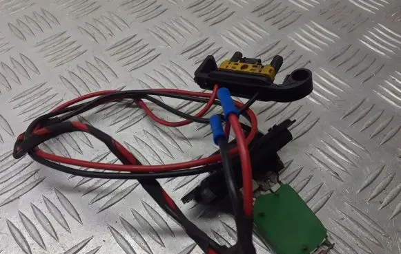 Renault Clio III Heater blower fan relay 2R6K