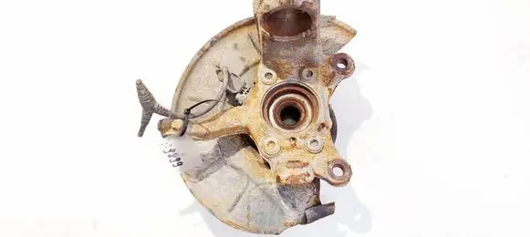 Volkswagen Golf V Front wheel hub