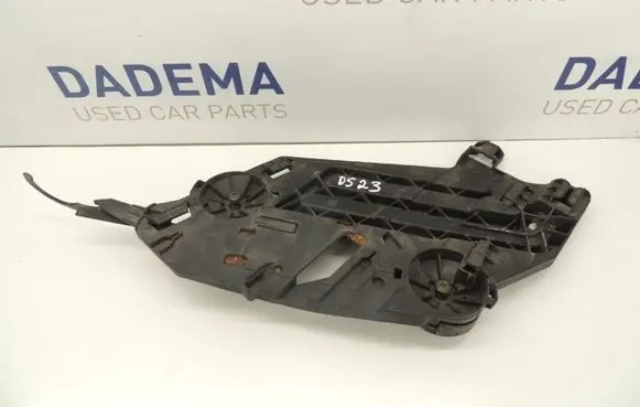 Skoda Octavia Mk2 (1Z) Headlight/headlamp mounting bracket 17035201 DS23