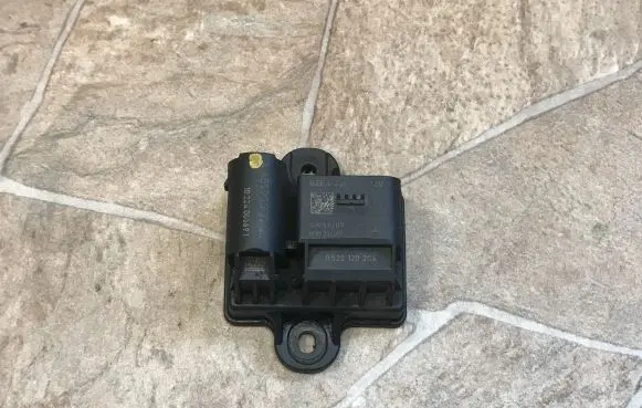 Mercedes-Benz B W246 W242 Glow plug pre-heat relay A6519000900