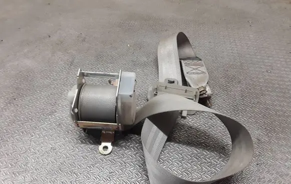 KIA Opirus Rear seatbelt 