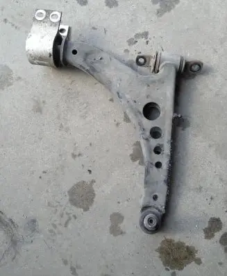 Opel Insignia B Front lower control arm/wishbone 84198833 84198829