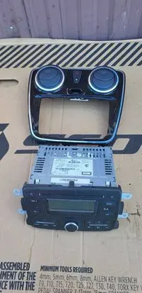 Dacia Lodgy Radio/CD/DVD/GPS head unit 281155216R AGC0060RF 269779