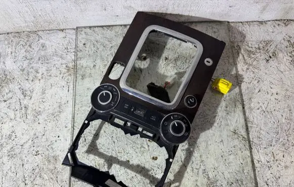 Volkswagen Touareg I Center console 7L6863216D