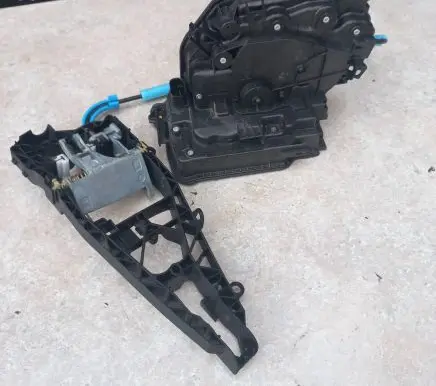 BMW 2 F45 Front door lock 7281934 A046465 8283810
