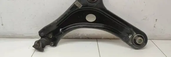 Citroen C3 Front lower control arm/wishbone 