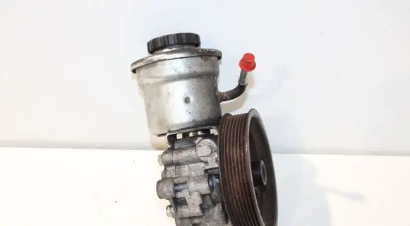Toyota Avensis T250 Power steering pump U12