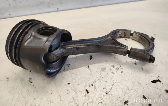 Piston with connecting rod