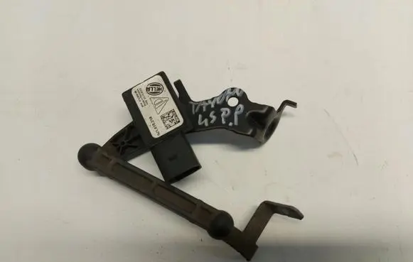 Headlight/headlamp level sensor