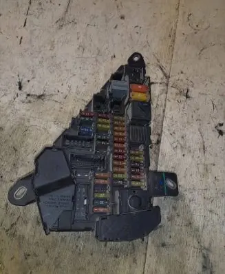 BMW 5 E60 E61 Fuse box set 6906588 518811047