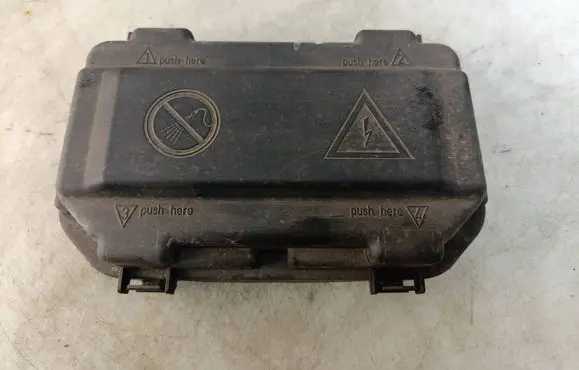 BMW 4 F32 F33 Fuse box cover 9224872 10688710