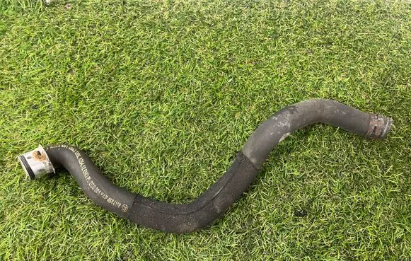 Mercedes-Benz C W204 Engine coolant pipe/hose A2045010982