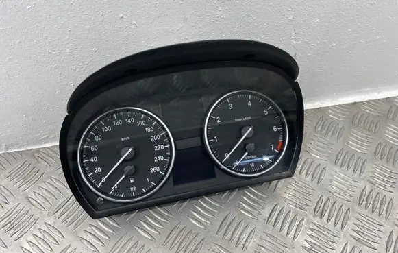 Speedometer (instrument cluster)