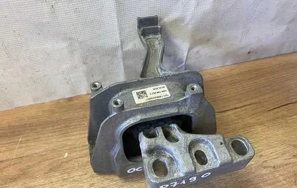 Skoda Octavia Mk4 Engine mount bracket 5WA199262H