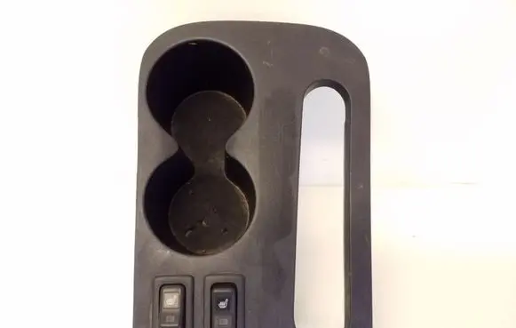 Cup holder front