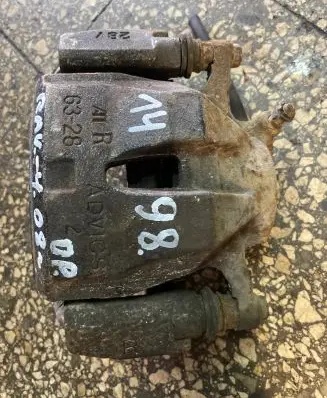 Toyota RAV 4 (XA30) Front brake caliper