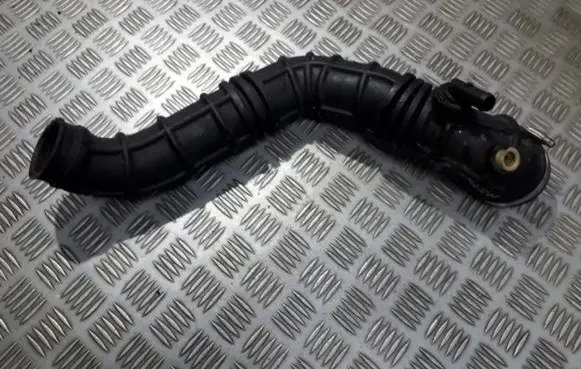 Volvo S40, V40 Air intake hose/pipe mb957388 5v023