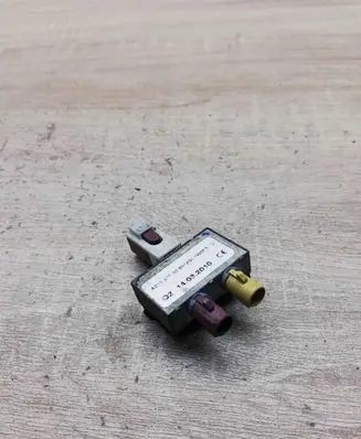 Mercedes-Benz E W212 Aerial antenna amplifier A2128704089