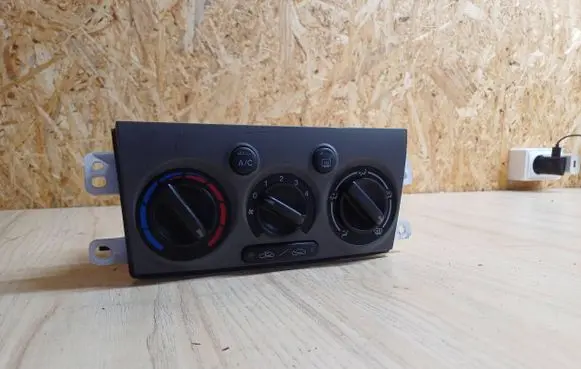 Mazda Premacy Climate control unit CB08A 9K24