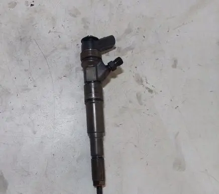 BMW 5 E60 E61 Fuel injector 7794435