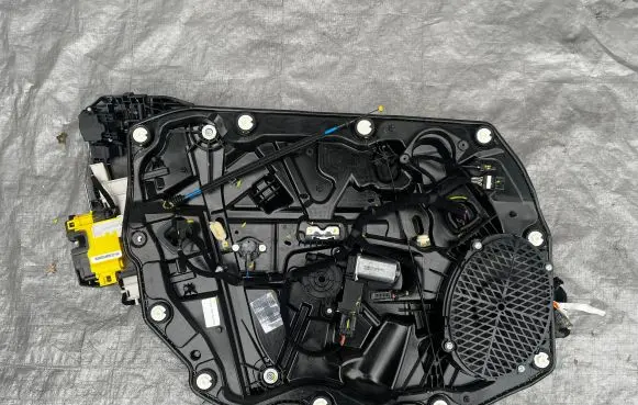 Alfa Romeo Tonale Front door window regulator with motor