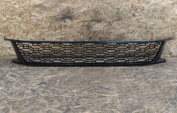 Dacia Sandero Front bumper lower grill
