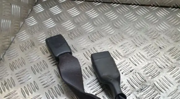 Subaru Outback Middle seatbelt buckle (rear) G2285