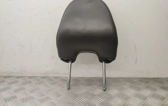 Volvo XC70 Front seat headrest