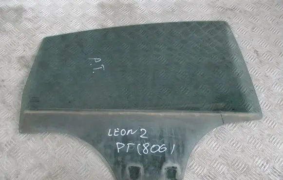 Seat Leon (1P) Rear door window glass