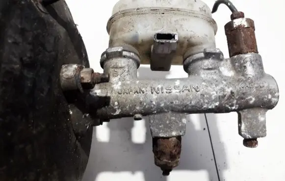 Nissan Sunny Master brake cylinder