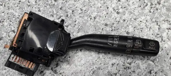Toyota Avensis T220 Fog light switch 17A164LH