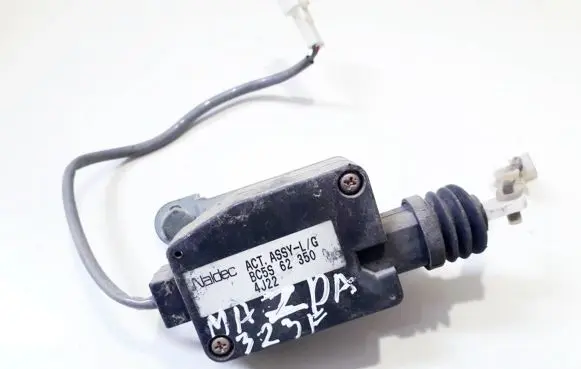 Mazda 323 F Central locking motor bc5s62350 4j22
