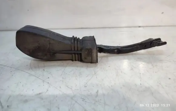 Volkswagen Touareg II Front door check strap stopper 7P0837267A