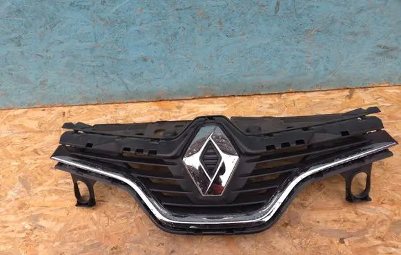 Renault Captur Front bumper upper radiator grill 623102335R