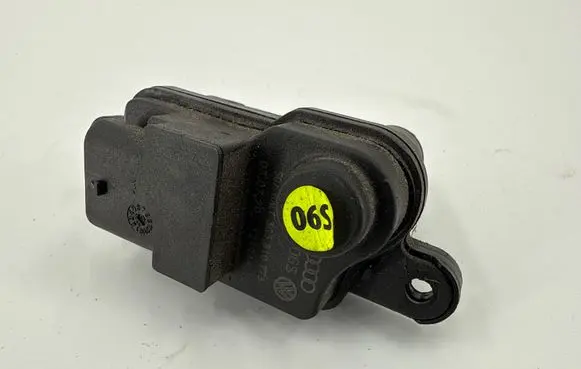 Fuel tank cap lock