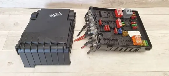 Volkswagen PASSAT B6 Fuse box set 1K0937124K 1K0937132F 1K0937132