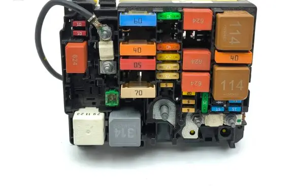 Citroen C5 Aircross Fuse module 9804846880