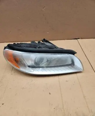 Volvo V70 Headlight/headlamp 31214348