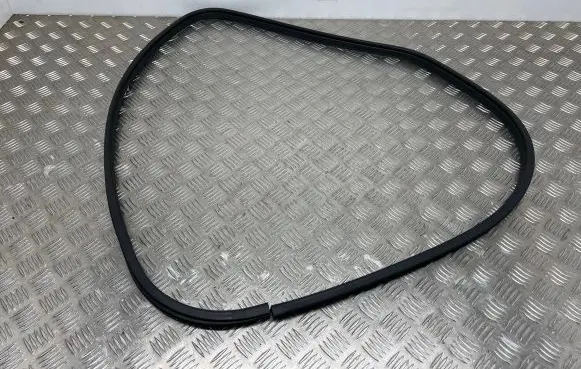 Suzuki Swift III Rear door rubber seal (on body) 