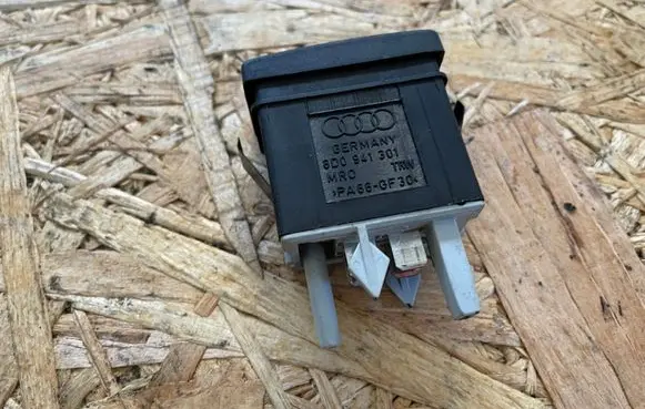 Audi A4 S4 B5 8D Headlight level height control switch 8D0941301