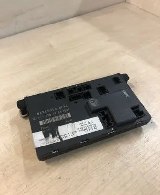 Mercedes-Benz E W211 Door control unit/module 2118201585
