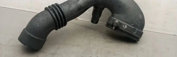 BMW X3 E83 Air intake hose/pipe 7790552
