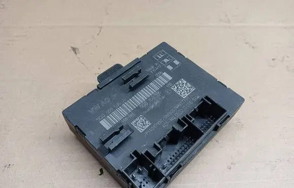 Audi A3 S3 8V Door control unit/module 5Q0959595A 5Q0959595