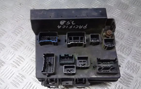 Chrysler Pacifica Fuse box set 05082054AA