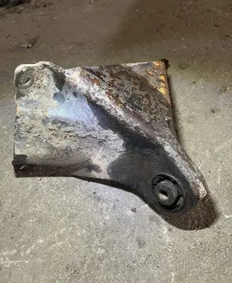 Jeep Cherokee III KJ Front differential bracket 